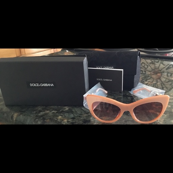 Mint condition Dolce & Gabbana sunglasses - Picture 1 of 2